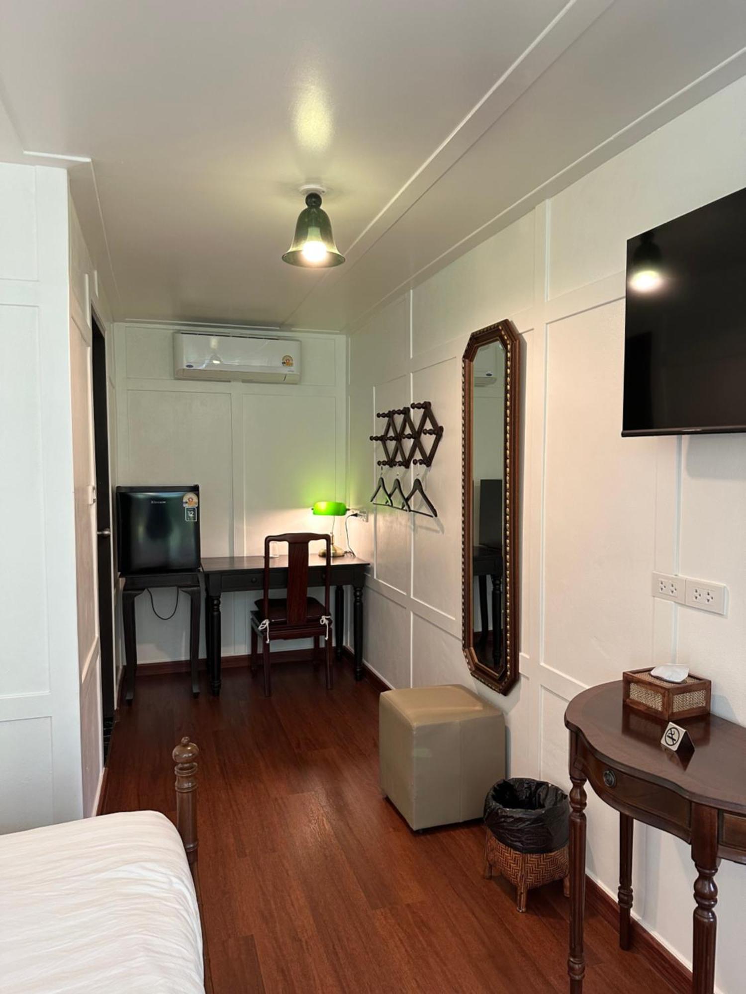 Baan Debtida Hotel Bangkok Buitenkant foto